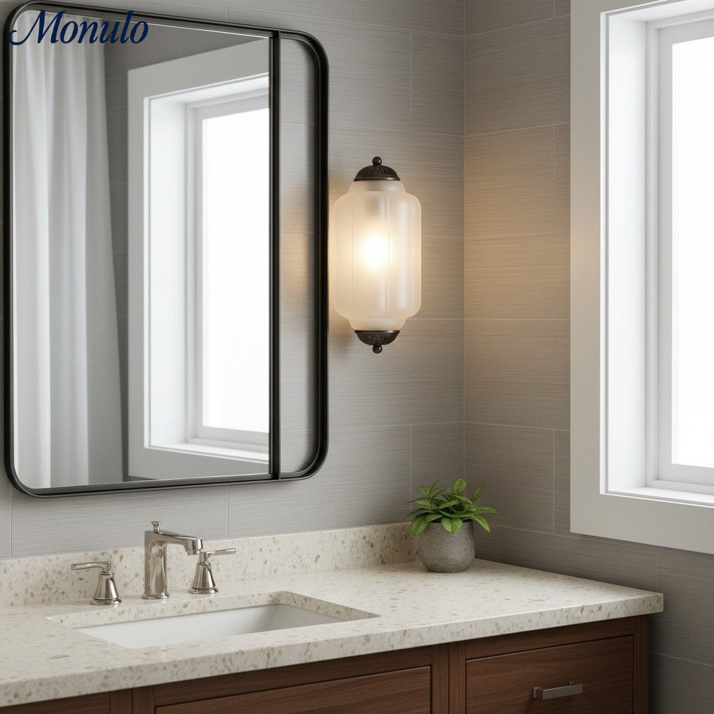 Aplique de pared Eloise vintage de vidrio lechoso festoneado: iluminación de acento moderna para baño y dormitorio