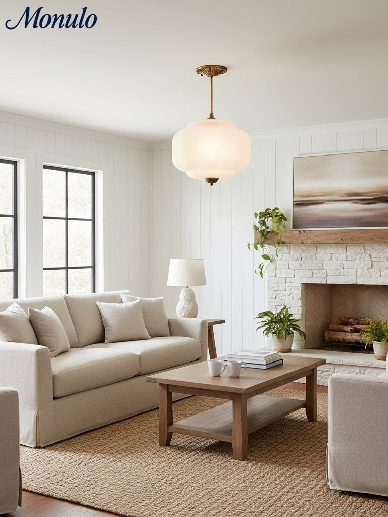 Suspension semi-encastrée en verre opalin vintage Eloise à bord festonné