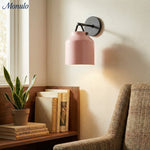 Charger l'image dans la visionneuse de galerie, Applique murale minimaliste Hanton – Applique en verre lait vintage avec accent en métal