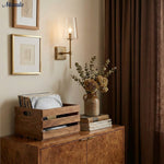 Cargar imagen en el visor de la Galería, Aplique de vidrio transparente Derlina: elegante aplique para tocador individual o triple