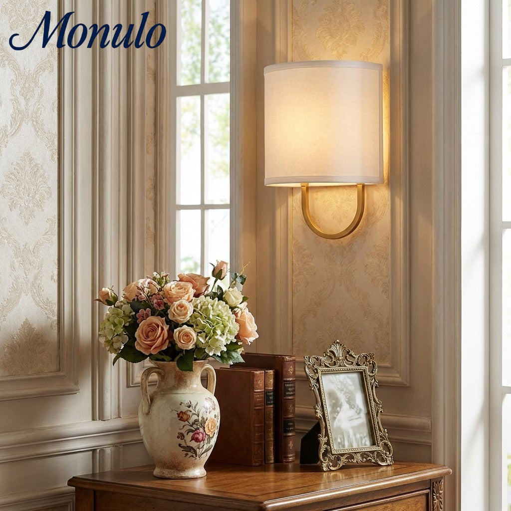 Lámpara de pared con pantalla de tela Nolvara: aplique moderno para dormitorio con una iluminación acogedora