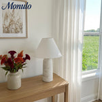 Charger l'image dans la visionneuse de galerie, Lampe de table décorative minimaliste Albi aux proportions équilibrées - Éclairage de bureau de chevet