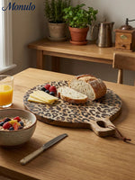 Cargar imagen en el visor de la Galería, Tabla sólida de madera de sapele con diseño de leopardo - Accesorio funcional para comedor y cocina