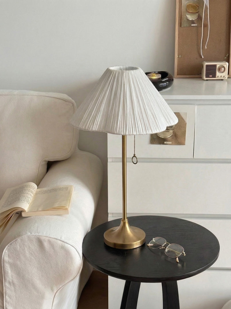 Blossine Elegante Leinen-Tischlampe mit gewelltem Rand – Moderne Lampe für das Schlafzimmer