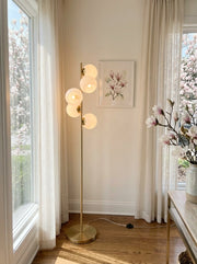 Brina Multi-Light Glas Stehlampe - Messing und Milchglas Beleuchtung