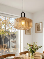 Cargar imagen en el visor de la Galería, Lámpara colgante de vidrio acanalado: lámpara colgante vintage de vidrio verde con un toque moderno.