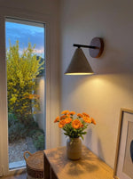 Cargar imagen en el visor de la Galería, Aplique de Pared Cónico de Travertino Moderno - Iluminación de Acento Minimalista para Dormitorio