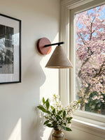 Cargar imagen en el visor de la Galería, Aplique de Pared Cónico de Travertino Moderno - Iluminación de Acento Minimalista para Dormitorio