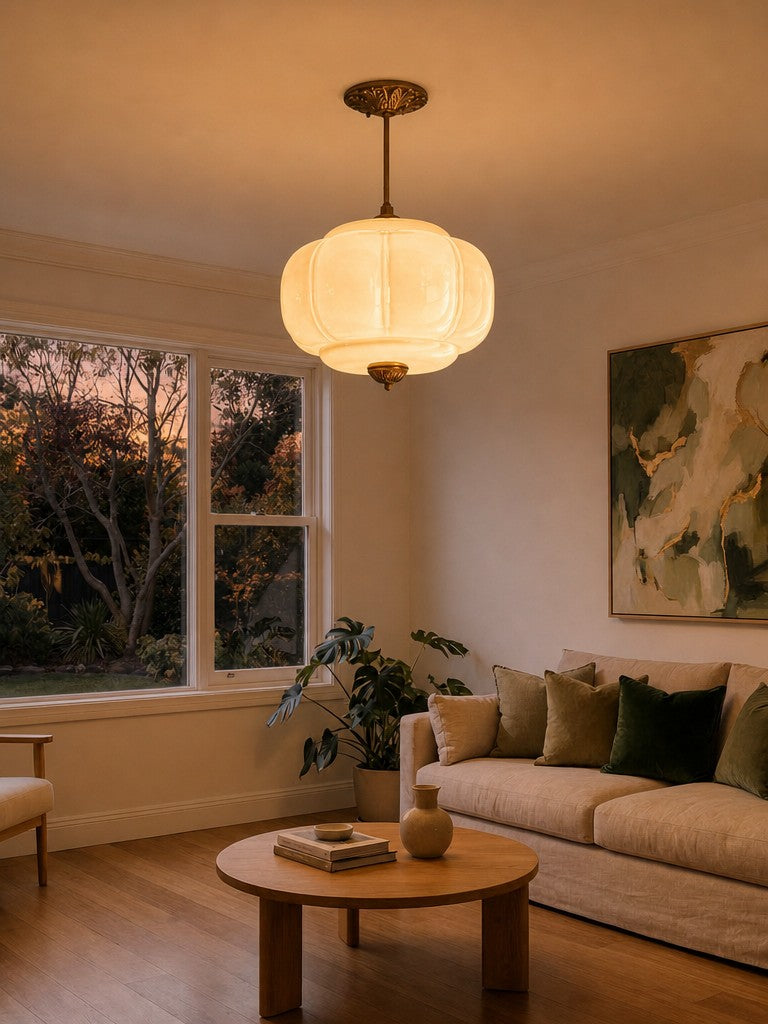 Eloise Vintage inspiriertes gewelltes Milchglas-Anhänger - modernes Akzentlicht für Küche und Schlafzimmer