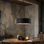 Cargar imagen en el visor de la Galería, Lámpara colgante Velara redonda de tambor negro: estilo industrial vintage para comedor o sala de estar. 