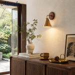Bild in Gallery-Viewer laden, Conique Metall Kegelförmige Wandleuchte – Schwarzes oder Messing Kegelförmiges Retro-Design