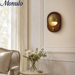 Charger l'image dans la visionneuse de galerie, Applique murale moderne Ivoran - Lampe sphérique en bois de frêne et laiton pour chambre et couloir