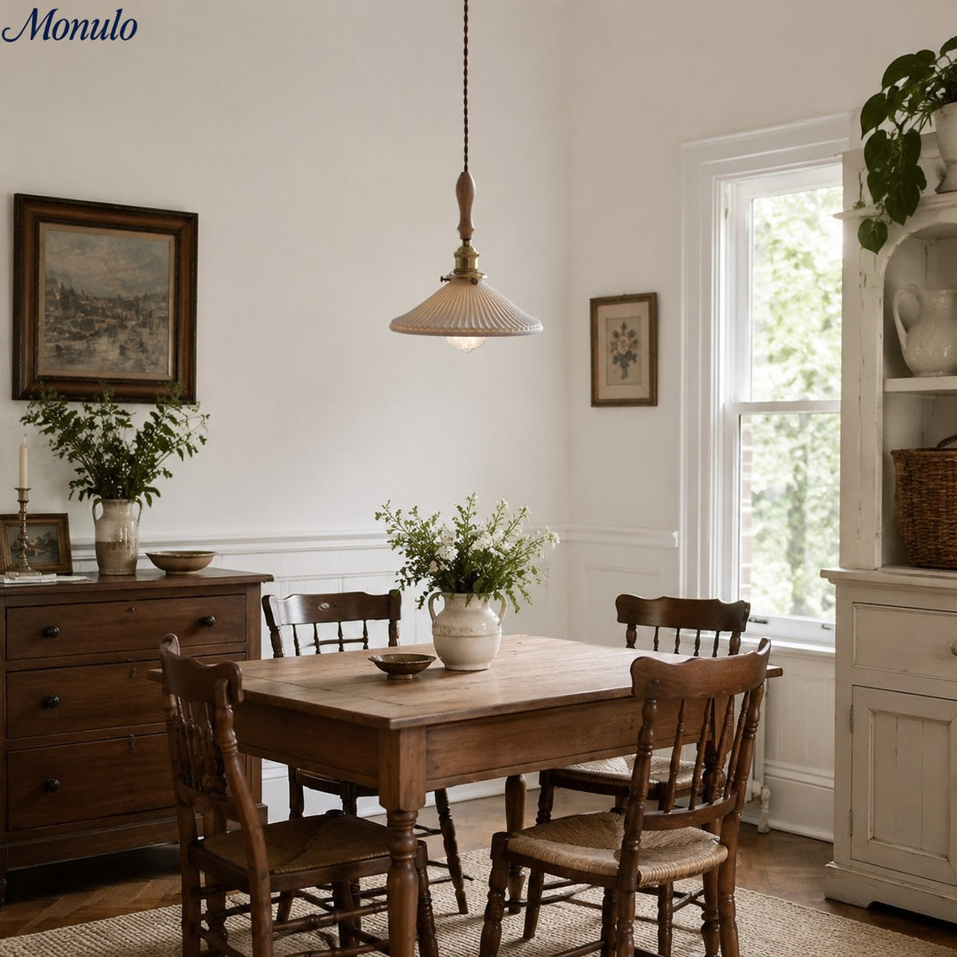 Lámpara colgante de cerámica bohemia Eloria - Diseño de cúpula acanalada en madera y latón para dormitorio y comedor