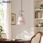 Bild in Gallery-Viewer laden, Eloria Blütenanhänger-Lampe – Keramische Vintage-Hängeleuchte mit Blumenmuster aus Messing für Innenräume