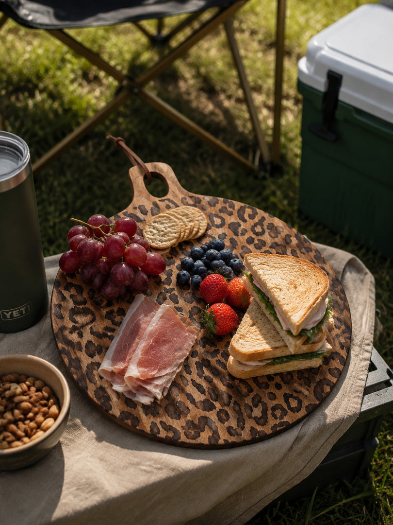 Tabla sólida de madera de sapele con diseño de leopardo - Accesorio funcional para comedor y cocina