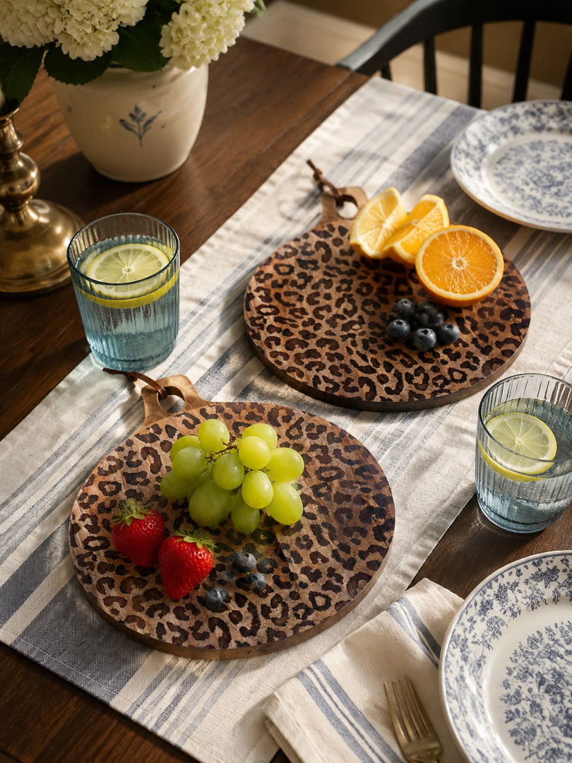 Tabla sólida de madera de sapele con diseño de leopardo - Accesorio funcional para comedor y cocina