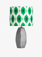 Bild in Gallery-Viewer laden, Arivane Retro-Tischlampe – Keramikfuß und grüner gemusterter Lampenschirm für Wohnzimmer, Schlafzimmer und Eingangsbereich