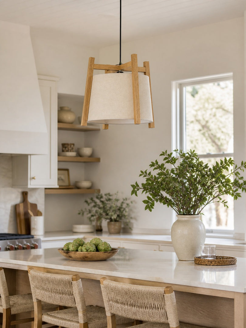 Lámpara colgante japonesa con estructura de madera y pantalla de tela: acabado de madera natural o nogal para el comedor y la isla de cocina