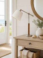 Charger l'image dans la visionneuse de galerie, Lampe de table vintage de style Bauhaus à bras articulé, avec abat-jour en tissu blanc et accent en bois, idéale pour la lecture au chevet ou sur un bureau