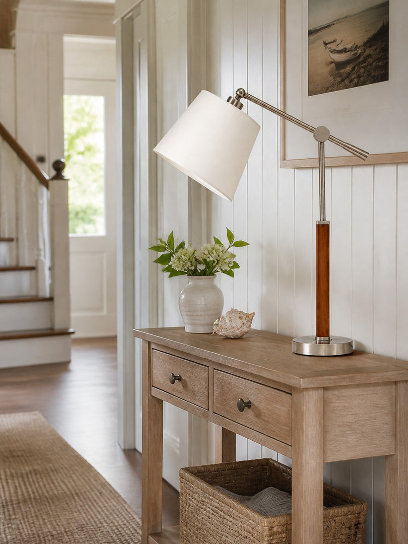 Lampe de table vintage de style Bauhaus à bras articulé, avec abat-jour en tissu blanc et accent en bois, idéale pour la lecture au chevet ou sur un bureau