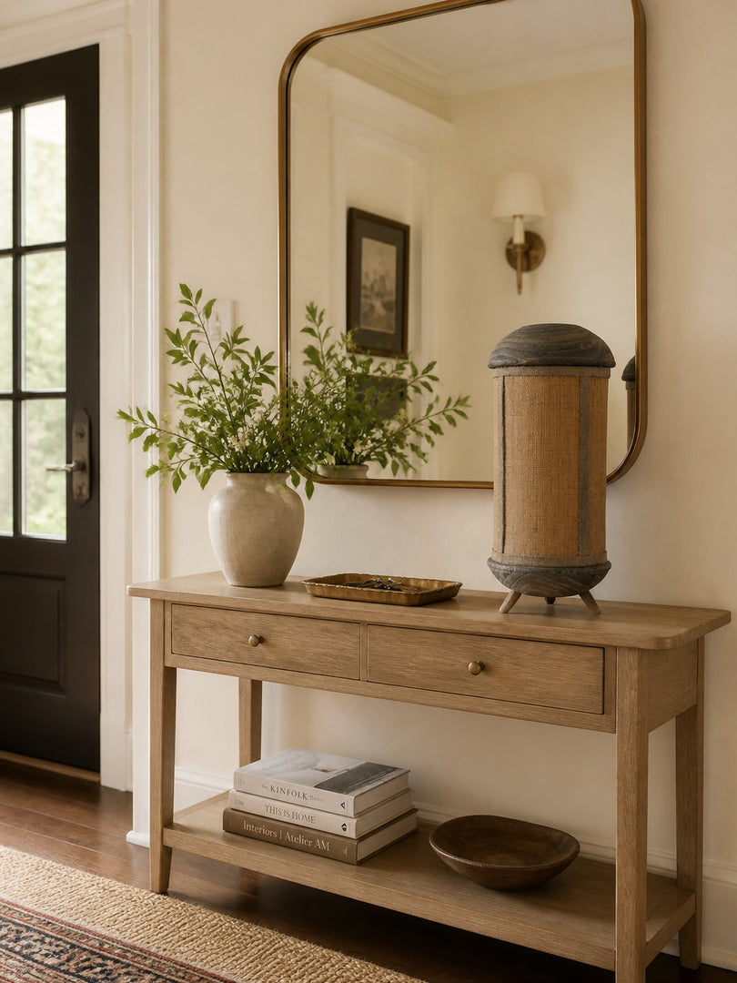 Lampe de table en tissu fabriquée à la main, avec pied sculptural en bois et texture naturelle, pour chambre, salon et console