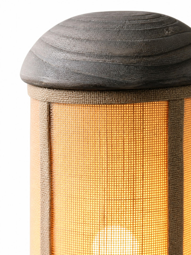 Lampe de table en tissu fabriquée à la main, avec pied sculptural en bois et texture naturelle, pour chambre, salon et console