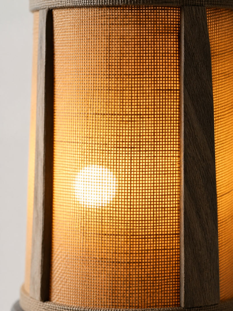 Lampe de table en tissu fabriquée à la main, avec pied sculptural en bois et texture naturelle, pour chambre, salon et console