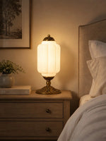 Bild in Gallery-Viewer laden, Eloise Scallop Glasschirm Vintage-inspirierte Tischlampe für Schlafzimmer und Wohnzimmer Akzentbeleuchtung