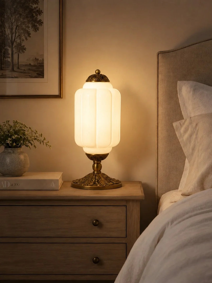 Eloise Scallop Glasschirm Vintage-inspirierte Tischlampe für Schlafzimmer und Wohnzimmer Akzentbeleuchtung