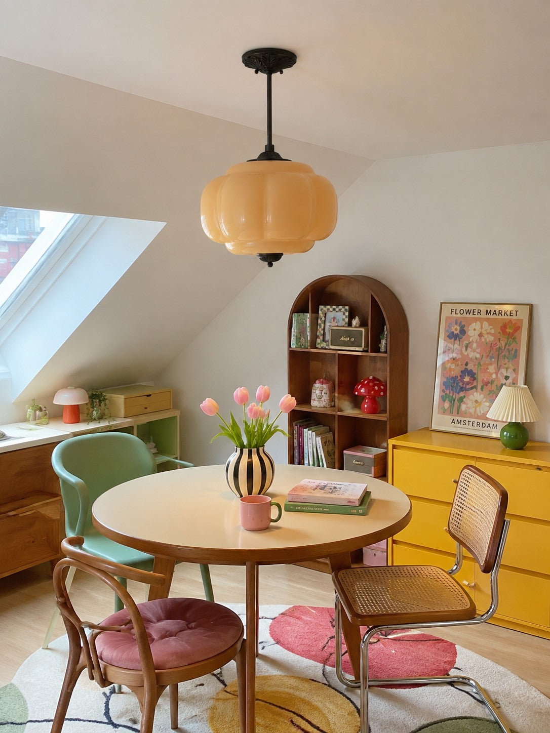 Eloise Vintage-Pendelleuchte aus Milchglas mit Muschelkante zur halbbündigen Deckenmontage