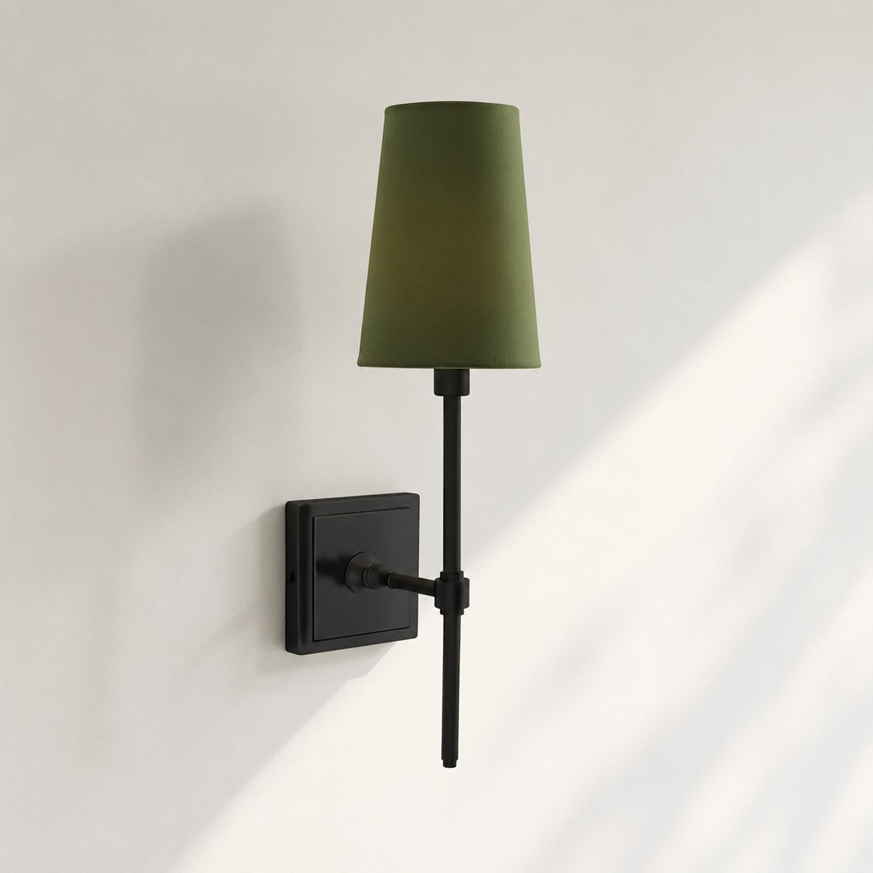 Rowan Wandleuchte mit Leinenschirm – Retro-Metallwandleuchte für Schlafzimmer und Flur
