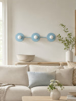 Cargar imagen en el visor de la Galería, Aplique de pared minimalista de 3 luces para tocador – Lámpara de baño con disco metálico redondo para espejo