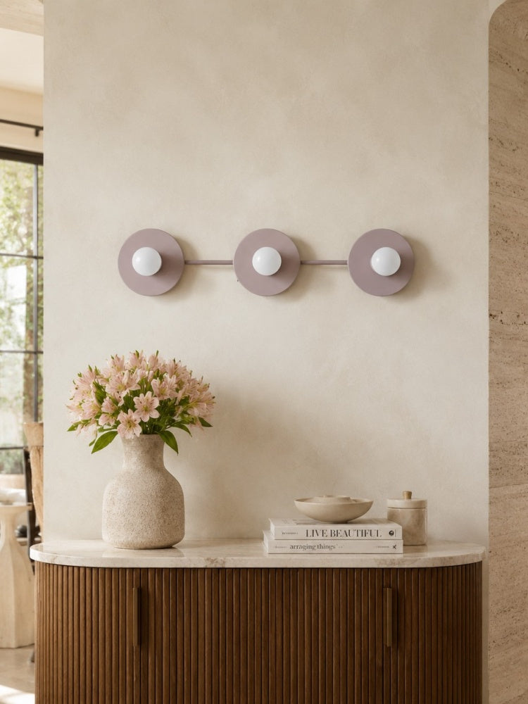 Aplique de pared minimalista de 3 luces para tocador – Lámpara de baño con disco metálico redondo para espejo