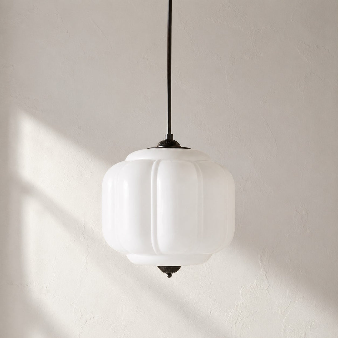 Eloise Vintage inspiriertes gewelltes Milchglas-Anhänger - modernes Akzentlicht für Küche und Schlafzimmer