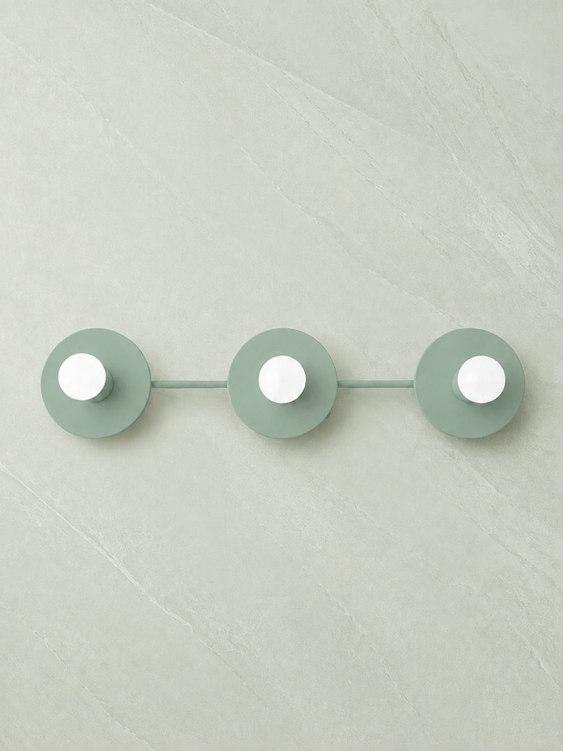 Aplique de pared minimalista de 3 luces para tocador – Lámpara de baño con disco metálico redondo para espejo