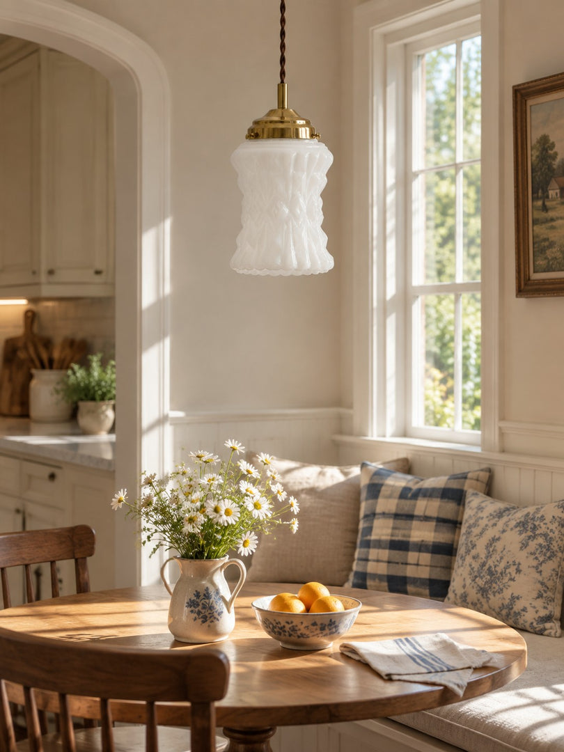 Moderne Milchglas-Pendellampe für Esszimmer und Kücheninsel