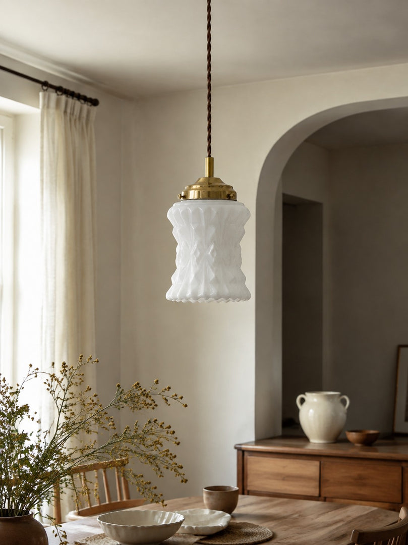 Moderne Milchglas-Pendellampe für Esszimmer und Kücheninsel