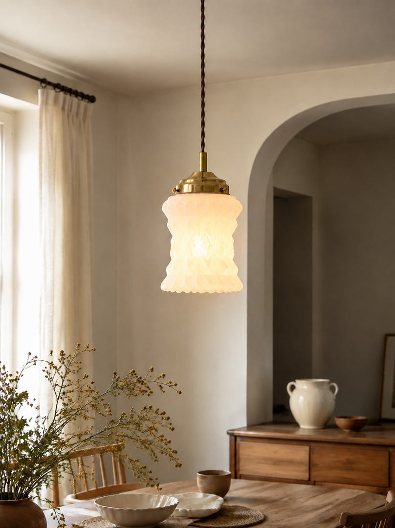 Moderne Milchglas-Pendellampe für Esszimmer und Kücheninsel