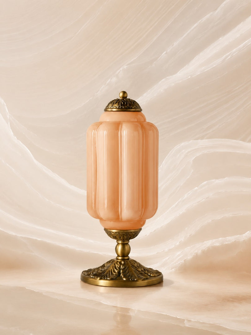 Eloise Scallop Glasschirm Vintage-inspirierte Tischlampe für Schlafzimmer und Wohnzimmer Akzentbeleuchtung