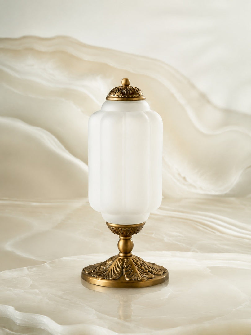 Eloise Scallop Glasschirm Vintage-inspirierte Tischlampe für Schlafzimmer und Wohnzimmer Akzentbeleuchtung