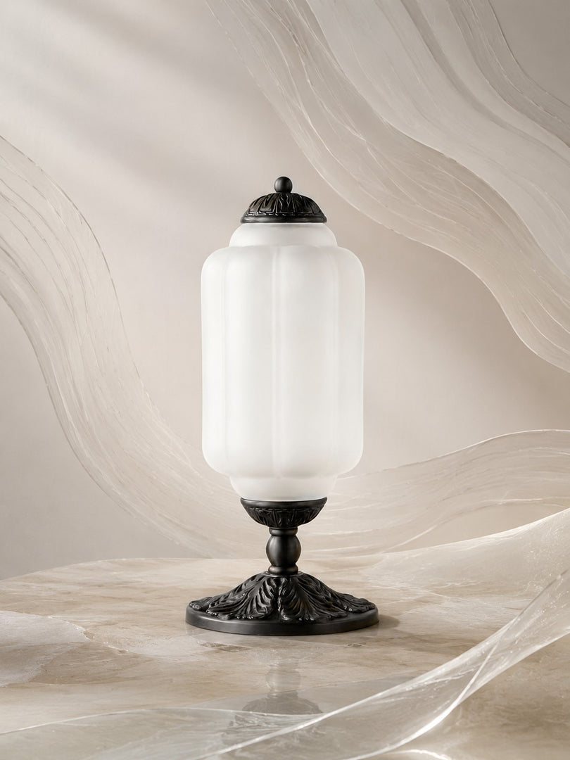 Eloise Scallop Glasschirm Vintage-inspirierte Tischlampe für Schlafzimmer und Wohnzimmer Akzentbeleuchtung
