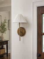 Bild in Gallery-Viewer laden, Blossine Wandleuchte aus Bronze mit Leinenschirm – klassische, plissierte Stoffwandleuchte für Schlafzimmer und Flur