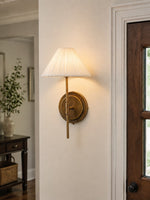 Bild in Gallery-Viewer laden, Blossine Wandleuchte aus Bronze mit Leinenschirm – klassische, plissierte Stoffwandleuchte für Schlafzimmer und Flur