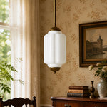 Bild in Gallery-Viewer laden, Eloise Vintage inspiriertes gewelltes Milchglas-Anhänger - modernes Akzentlicht für Küche und Schlafzimmer