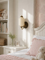 Bild in Gallery-Viewer laden, Vintage Milchglas Wandleuchte Nachttisch Flur Eloise Wandleuchte