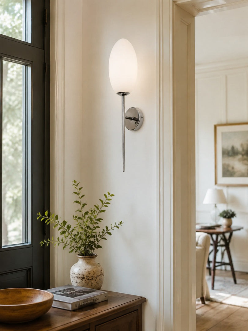 Applique murale en verre lait avec tige chromée fine
