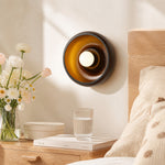 Bild in Gallery-Viewer laden, Coloria Wandleuchte mit gebogenem Glasschirm – Vintage-Wandleuchte aus bernsteinfarbenem Glas für Wohnbereiche und Hotels