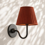Charger l'image dans la visionneuse de galerie, Applique murale en tissu Luvora avec abat-jour tambour - Applique plissée classique