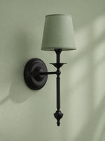 Cargar imagen en el visor de la Galería, Aplique de pared con pantalla de tela Rowan en cobre antiguo: lámpara vintage de lujo para interiores 