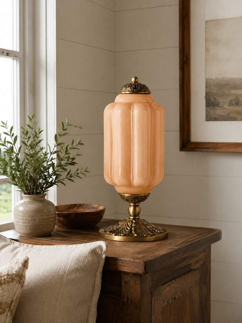 Eloise Scallop Glasschirm Vintage-inspirierte Tischlampe für Schlafzimmer und Wohnzimmer Akzentbeleuchtung